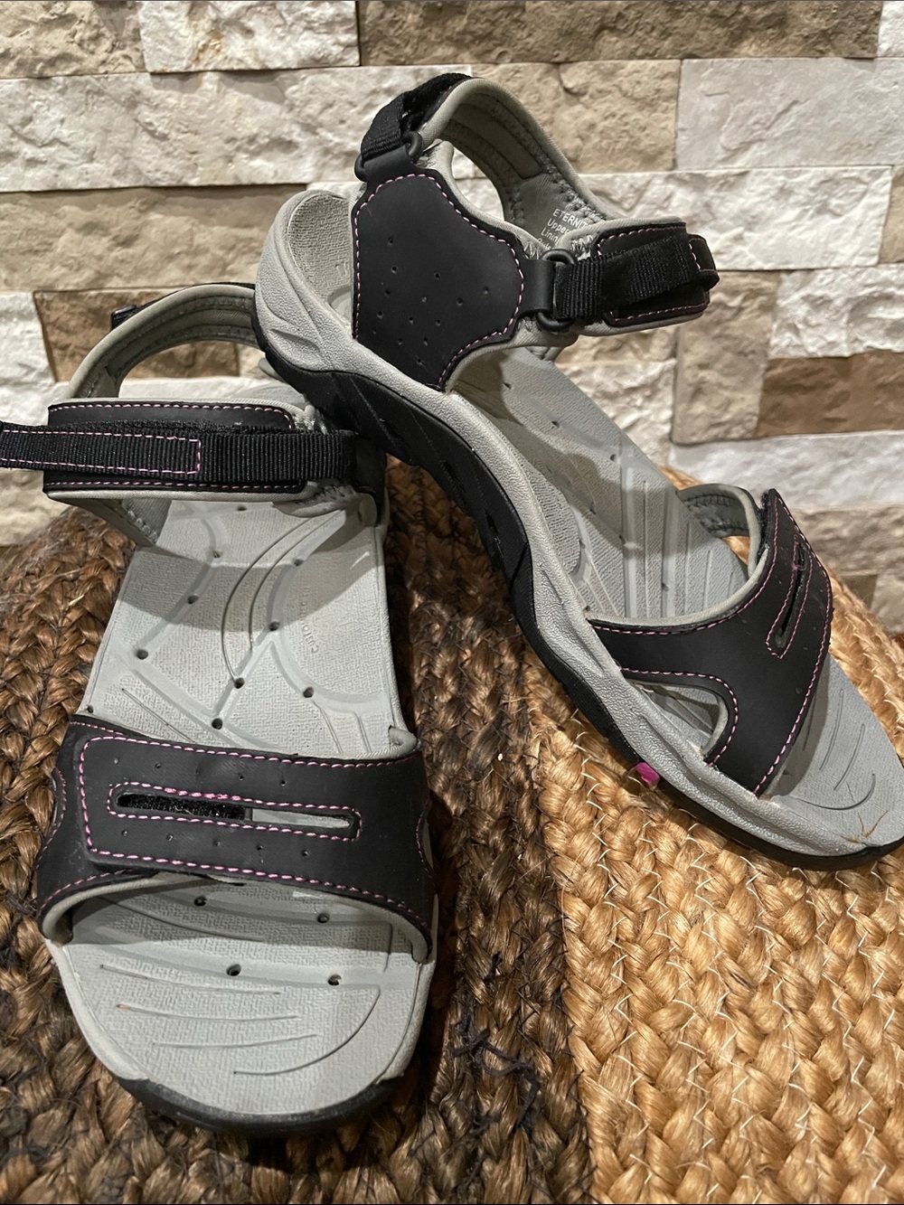ABEO H2O Bio System Women’s Athletic Black Sandals with Pink Stitching Sz 7N